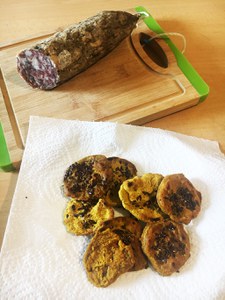 Crostini alla curcuma e ciambelle al cioccolato - Ester e Raffaele