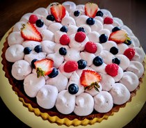 Gildo e la sua crostata ai frutti di bosco e cioccolato bianco - Alex Falcone Ziccarelli CHEF Italia