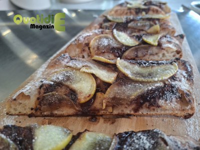 Pizza in pala con crema di arance candite, scorza di limone, marsala, noce moscata, cannella, mele