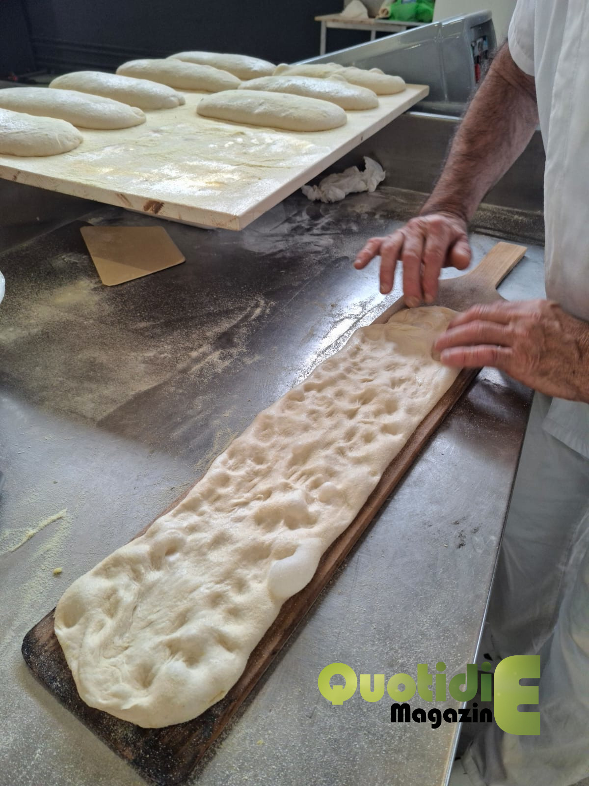 Preparazione pizza in pala